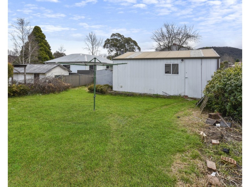 8 Caroline Avenue, Bowenfels NSW 2790