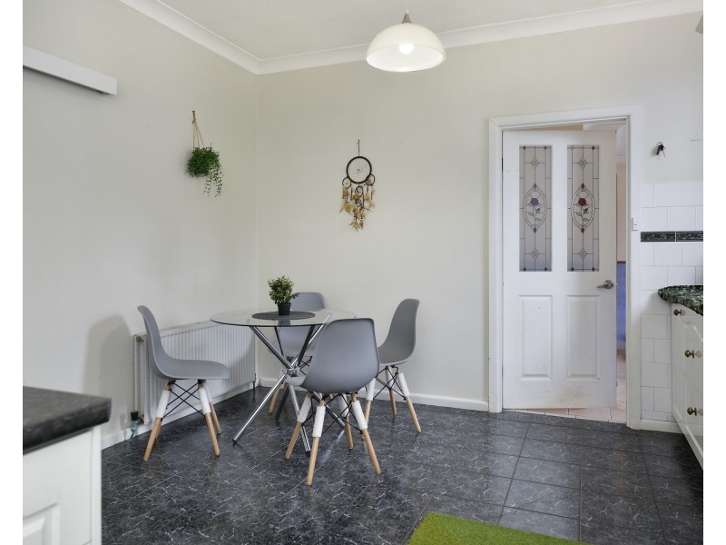 8 Caroline Avenue, Bowenfels NSW 2790
