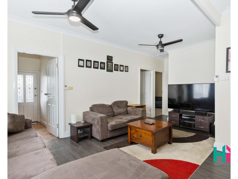 11 Inner Crescent, Bowenfels NSW 2790