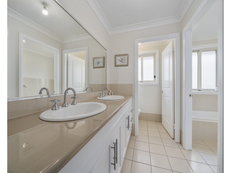 37 Hillcrest Avenue, Bowenfels NSW 2790