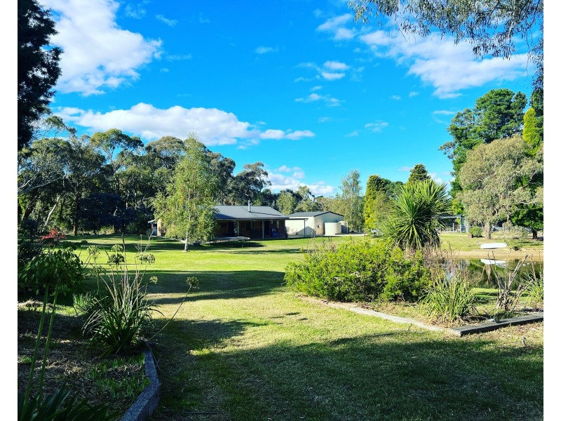 4 Hughes Lane, Marrangaroo NSW 2790