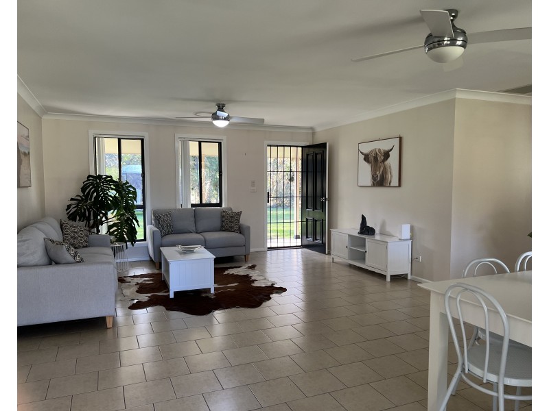 4 Hughes Lane, Marrangaroo NSW 2790