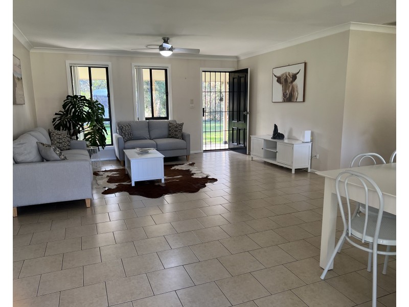 4 Hughes Lane, Marrangaroo NSW 2790