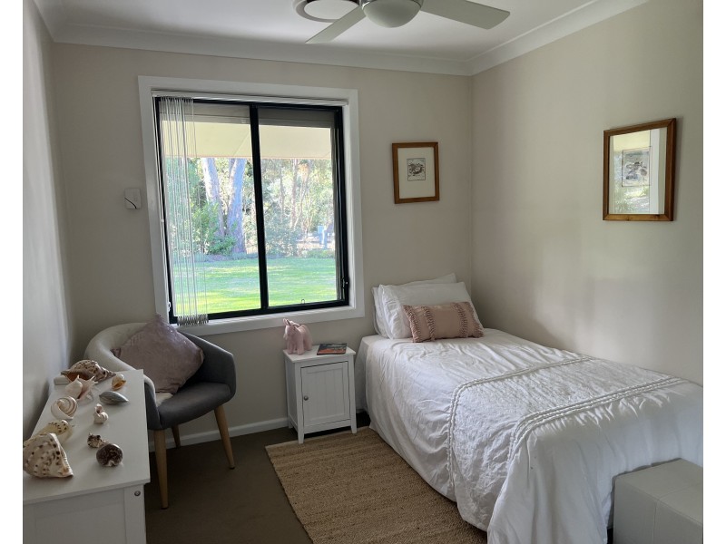 4 Hughes Lane, Marrangaroo NSW 2790