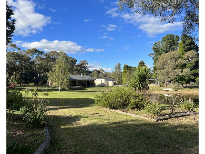 4 Hughes Lane, Marrangaroo NSW 2790