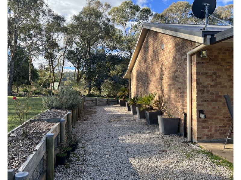 4 Hughes Lane, Marrangaroo NSW 2790