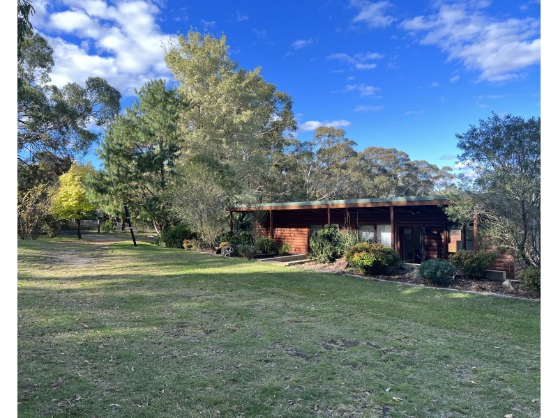 4 Hughes Lane, Marrangaroo NSW 2790