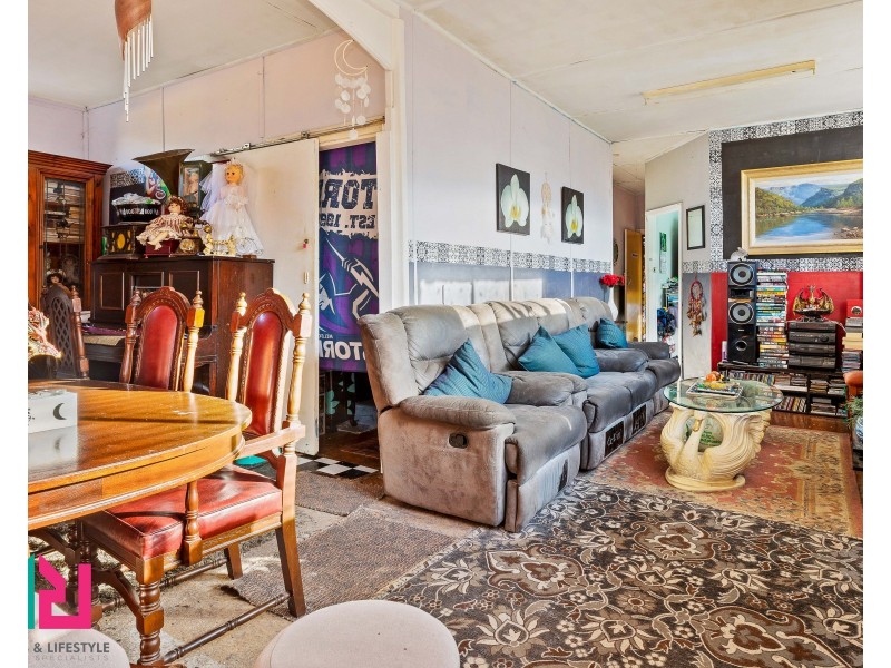 23 SANDFORD AVENUE, Lithgow NSW 2790