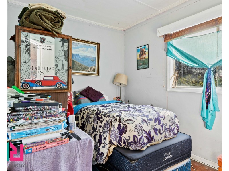 23 SANDFORD AVENUE, Lithgow NSW 2790