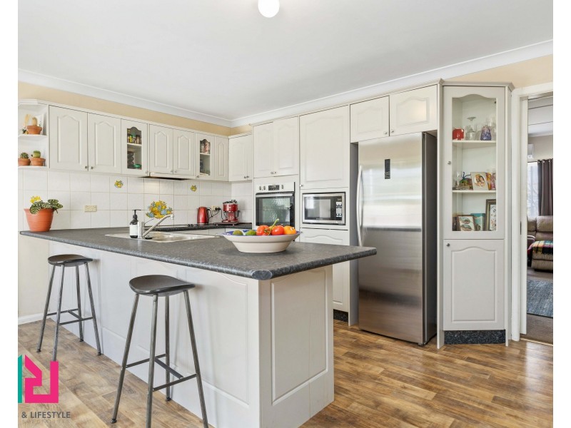 16 Outer Crescent, Bowenfels NSW 2790