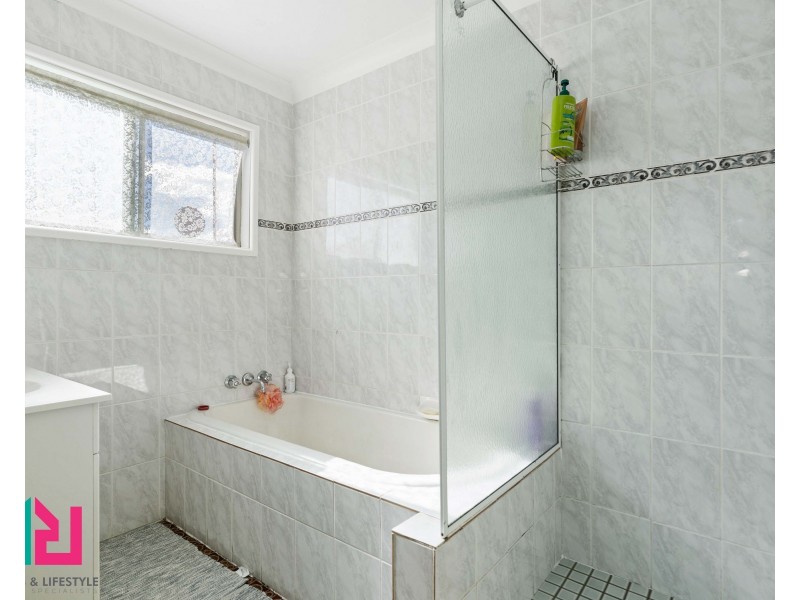 16 Outer Crescent, Bowenfels NSW 2790