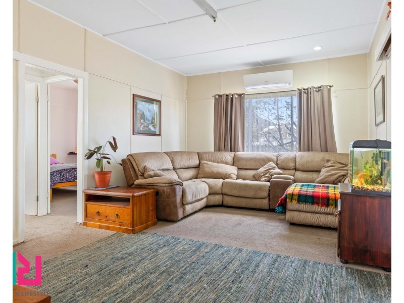 16 Outer Crescent, Bowenfels NSW 2790