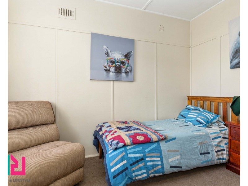 16 Outer Crescent, Bowenfels NSW 2790