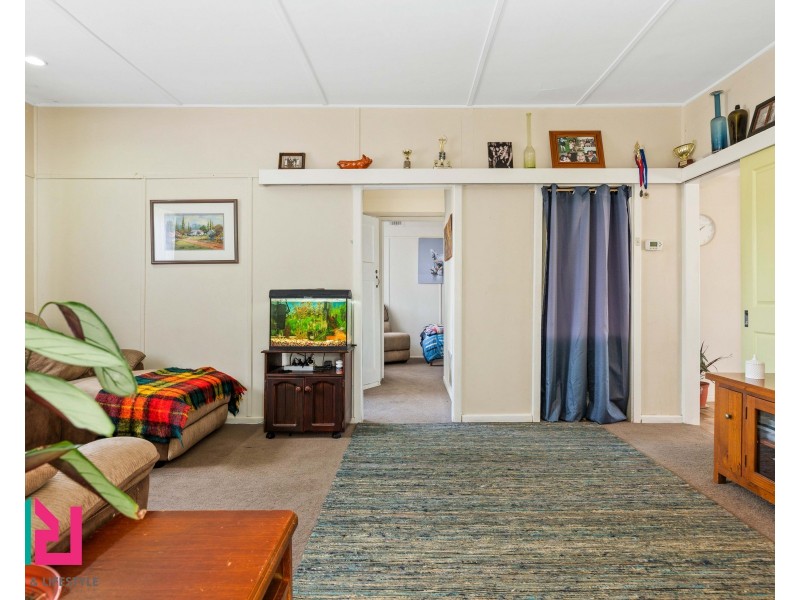 16 Outer Crescent, Bowenfels NSW 2790