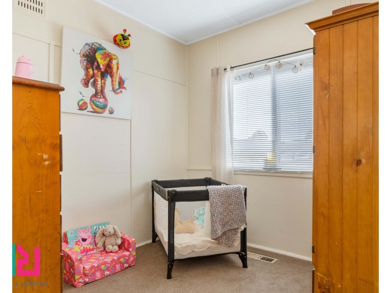 16 Outer Crescent, Bowenfels NSW 2790