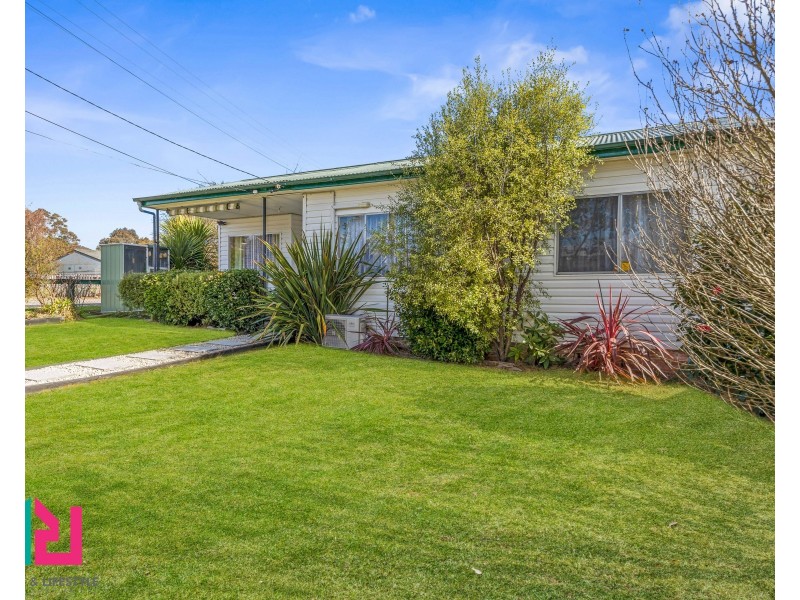 16 Outer Crescent, Bowenfels NSW 2790