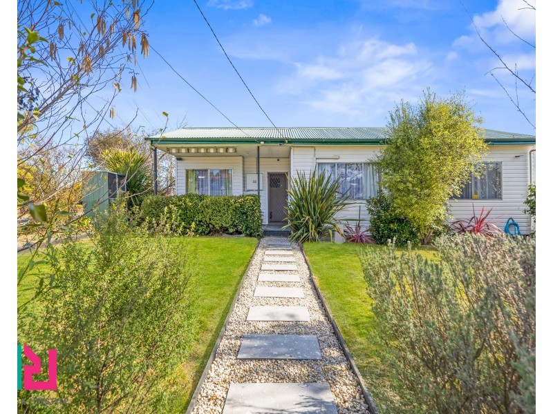 16 Outer Crescent, Bowenfels NSW 2790