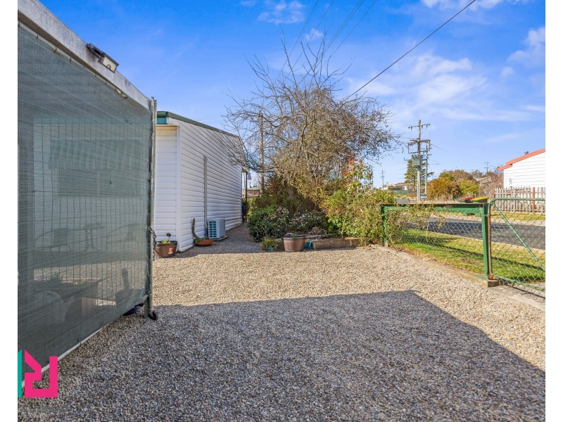 16 Outer Crescent, Bowenfels NSW 2790