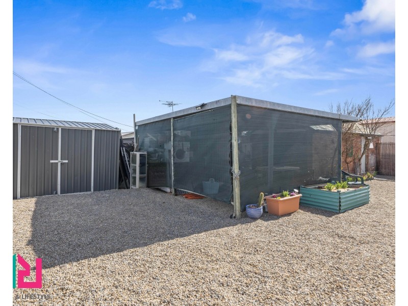 16 Outer Crescent, Bowenfels NSW 2790