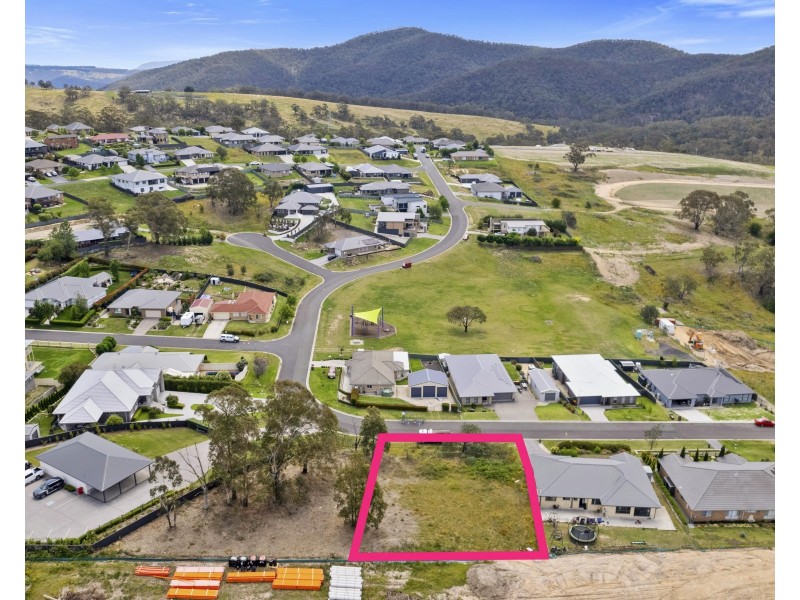 8 Thornton Avenue, Bowenfels NSW 2790