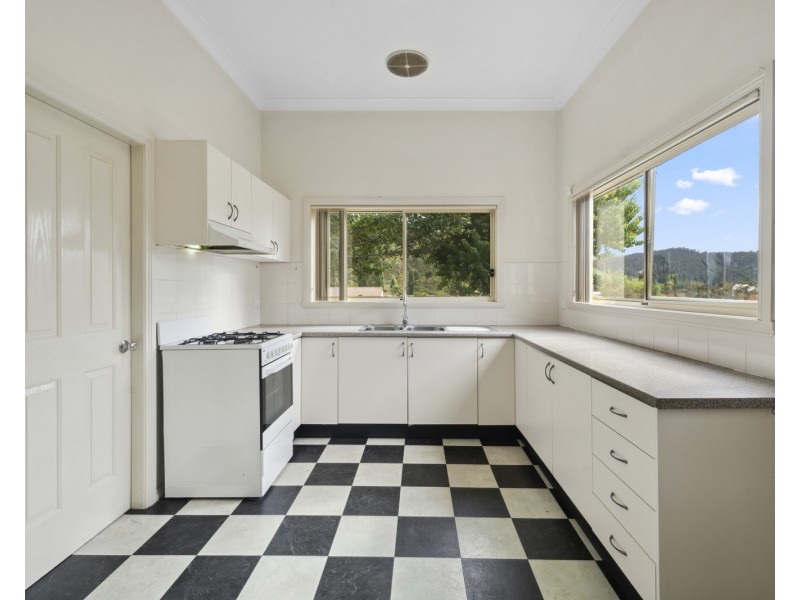 14 Read Avenue, Lithgow NSW 2790