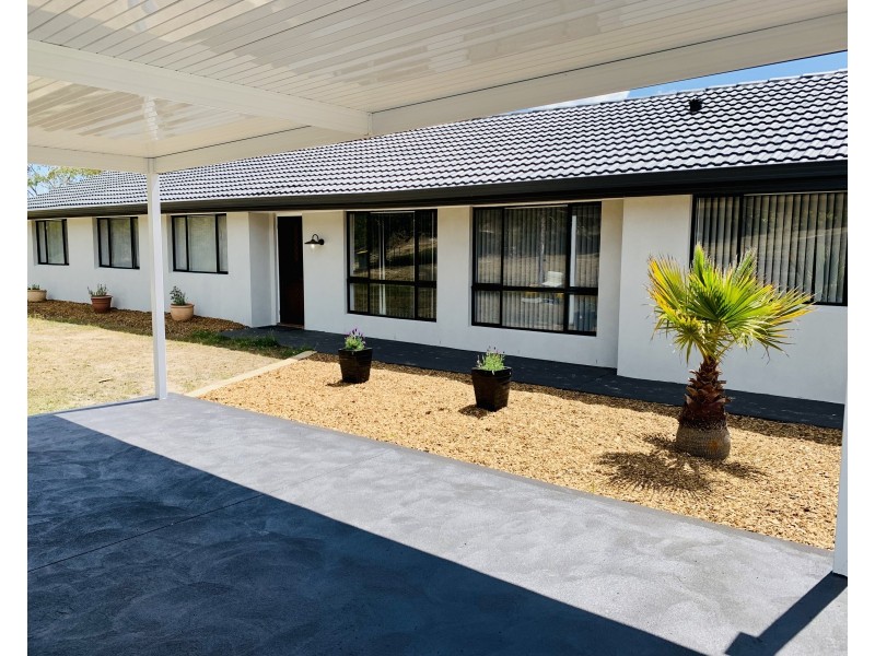 11 Castlereagh Highway, Marrangaroo NSW 2790