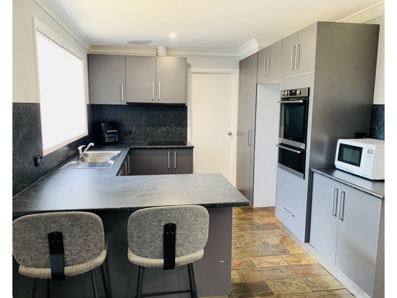 11 Castlereagh Highway, Marrangaroo NSW 2790