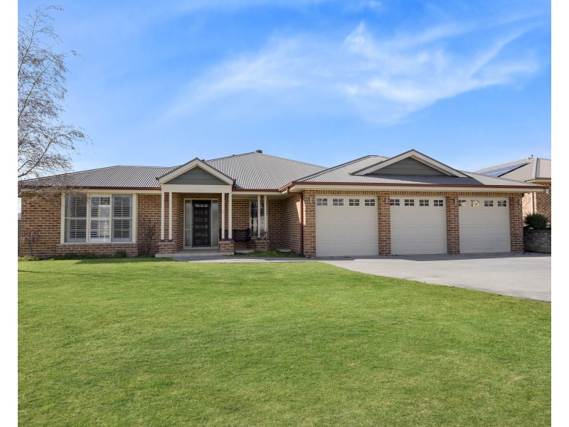 8 Robertson Street, Bowenfels NSW 2790