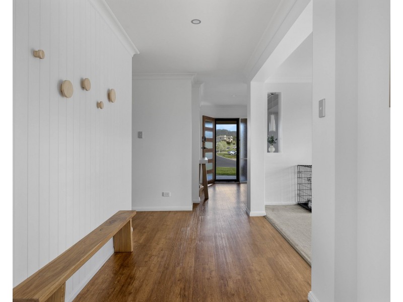 8 Robertson Street, Bowenfels NSW 2790