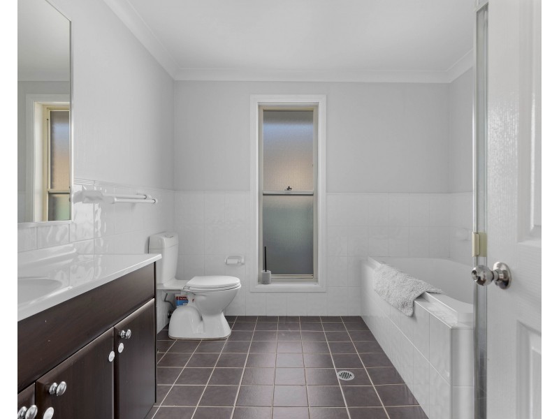 8 Robertson Street, Bowenfels NSW 2790