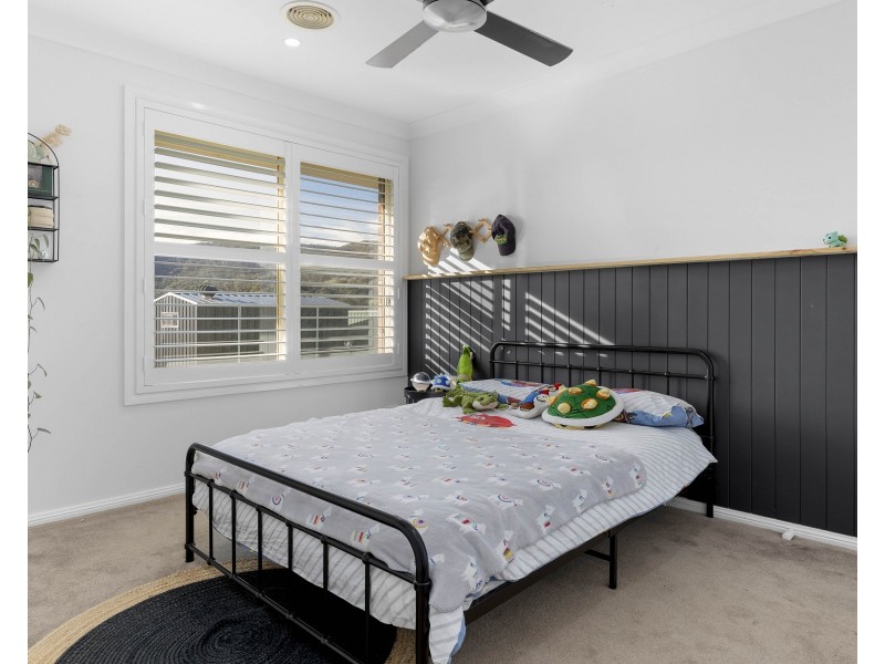 8 Robertson Street, Bowenfels NSW 2790
