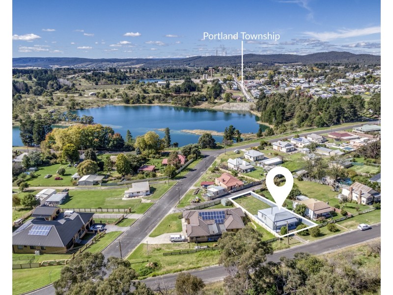 16 Burton Street, Portland NSW 2847