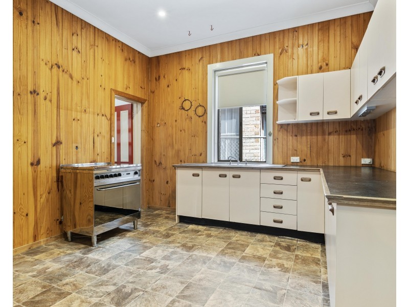 13 Read Avenue, Lithgow NSW 2790