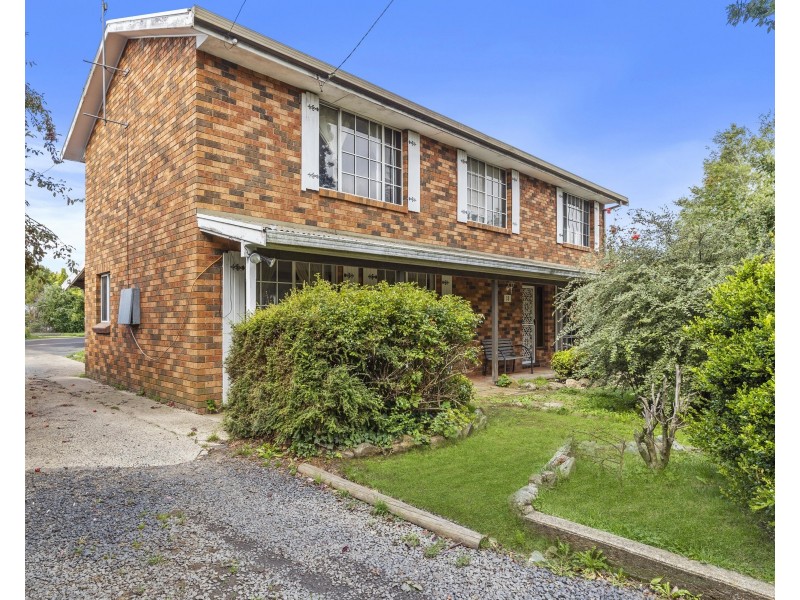 13 Carrington Avenue, Oberon NSW 2787