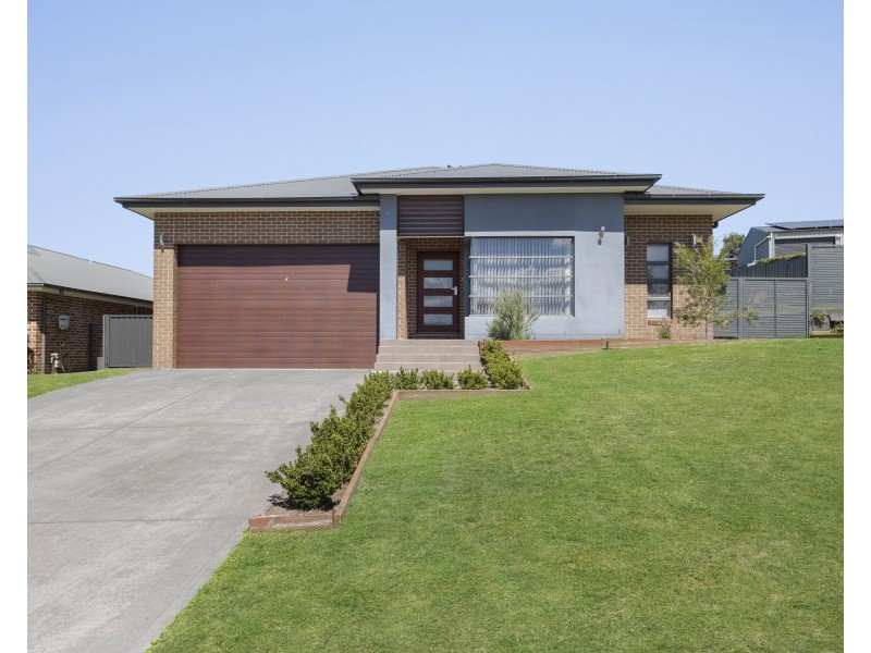 16 James O’Donnell Drive, Bowenfels NSW 2790