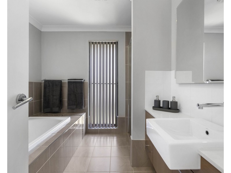 16 James O’Donnell Drive, Bowenfels NSW 2790