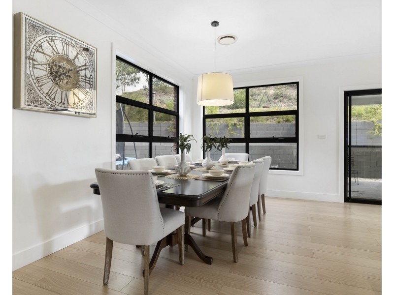 8 Bursaria Place, South Bowenfels NSW 2790