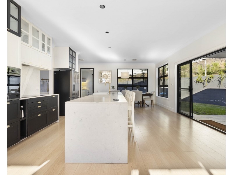 8 Bursaria Place, South Bowenfels NSW 2790