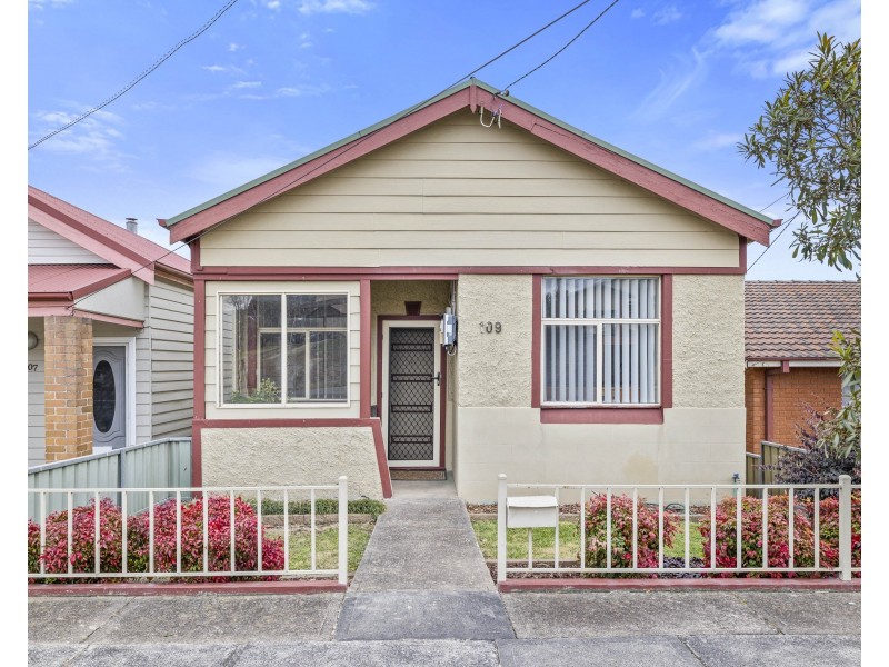 109 Martini Parade, Lithgow NSW 2790