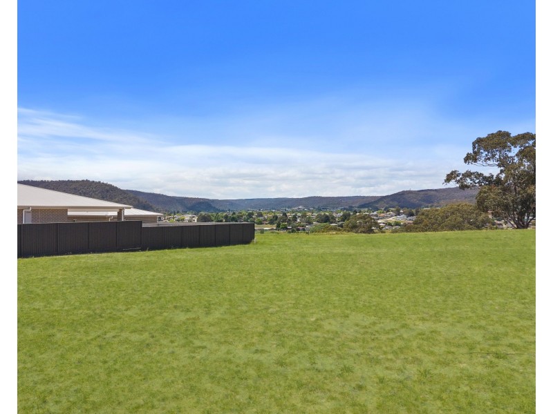 49 Hillcrest Avenue, Lithgow NSW 2790
