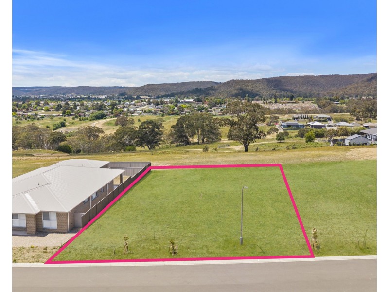 49 Hillcrest Avenue, Lithgow NSW 2790
