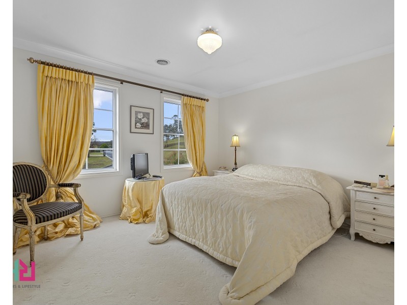 2 Robinia Drive, Lithgow NSW 2790