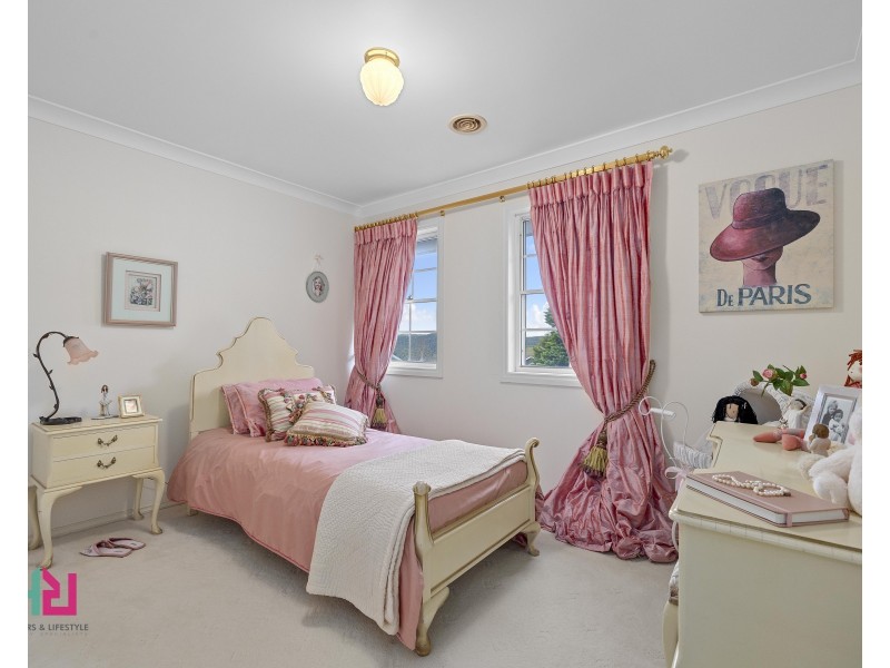 2 Robinia Drive, Lithgow NSW 2790