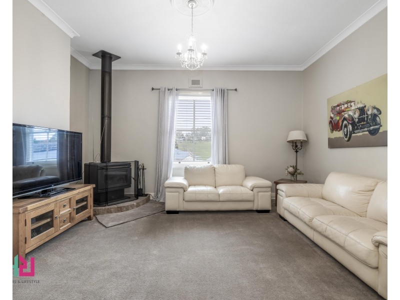 10 Mena Place, Lithgow NSW 2790