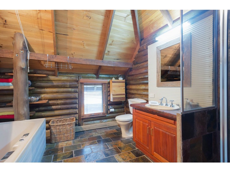 18 Thompson Drive, Tathra NSW 2550