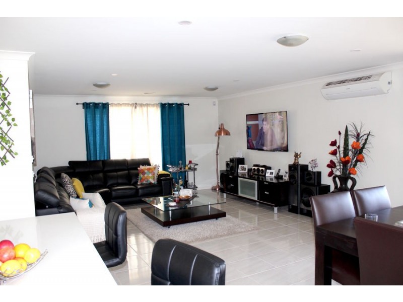 17 Royale Drive, Plumpton VIC 3335