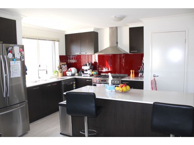 17 Royale Drive, Plumpton VIC 3335