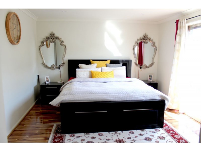 17 Royale Drive, Plumpton VIC 3335