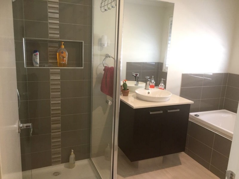 17 Royale Drive, Plumpton VIC 3335