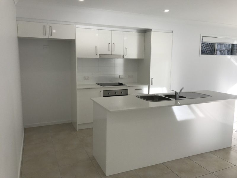 8 Creekstone Avenue, Redbank Plains QLD 4301